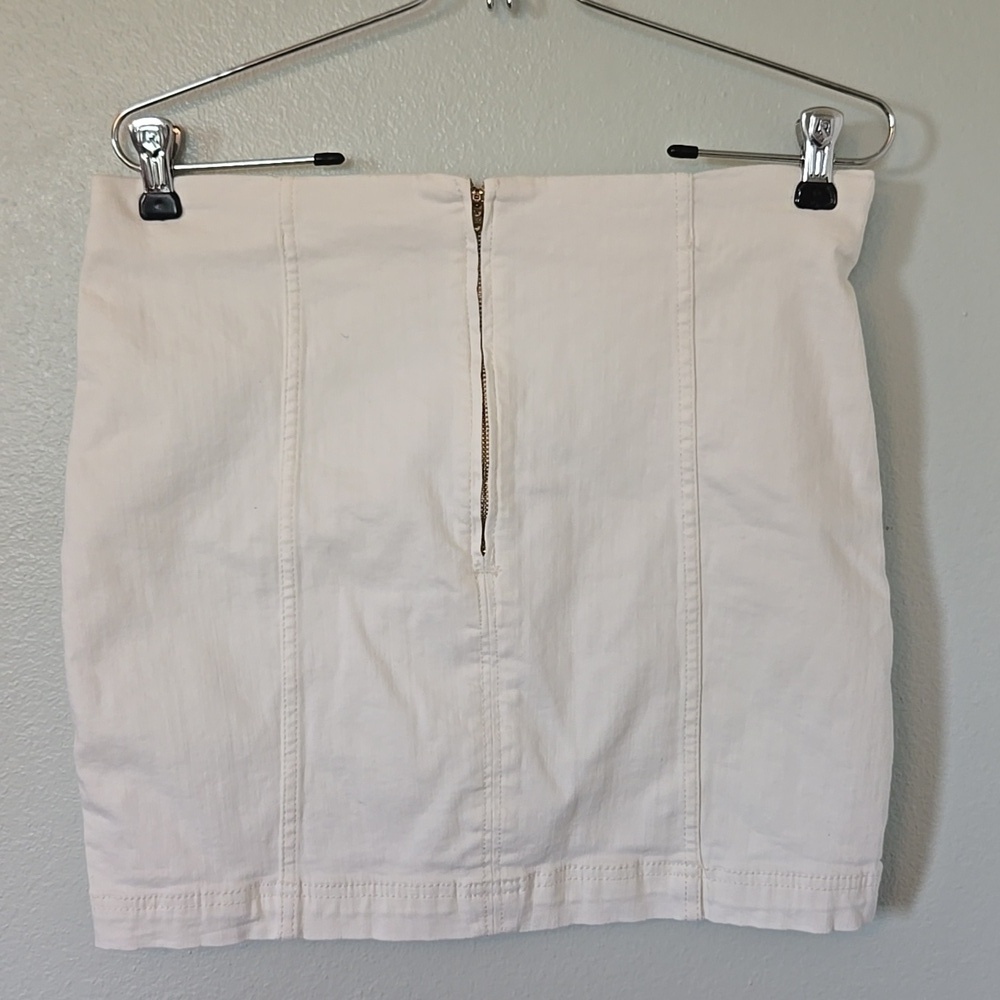 FREE PEOPLE Denim Mini Skirt Modern Femme in White Size 10 - Picture 3 of 7